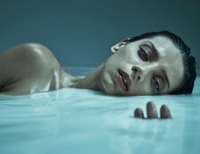 How Robert Ascroft Shot This Series of Milk Images with Celebrity Angela Serafyan of HBO’s Westworld